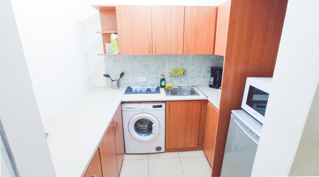 1A Beach & Business Apartment In The City Center! Lárnaka Kültér fotó